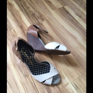 Jessica Simson White/Tan Wedges