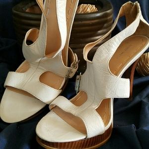 White nine West heel size 11once worn