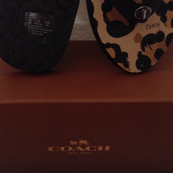 Coach Alyssa rubber/wild beast flip flops NWT - Picture 3 of 4