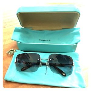Tiffany' & Co. Keys Sunglasses Black Gradient Lens