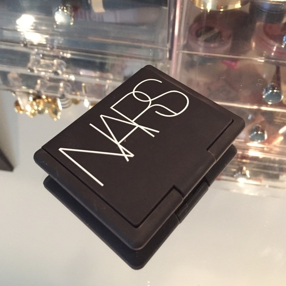 Traded ✨NARS Matte Blush in Amour - Picture 2 of 3