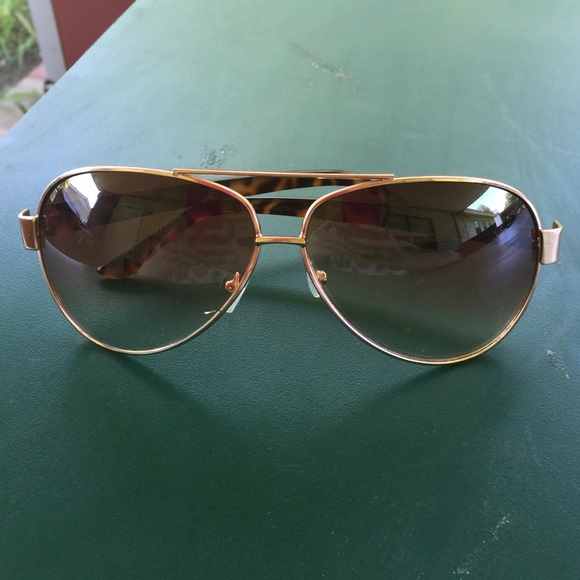 1 HOUR SALE- GUCCI aviator sunglasses