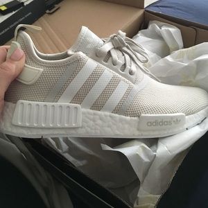 le adidas nmd r1 donne 8 12 mai indossato poshmark le adidas nmd r1 donne 8 12 mai indossato poshmark