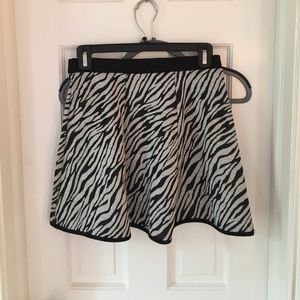 Flare zebra skirt