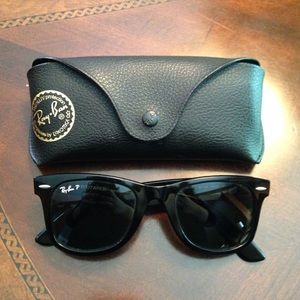 Wayfarer Black Ray-Ban Sunglasses (Polarized)