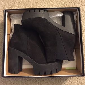 Chunky platform Chelsea boots