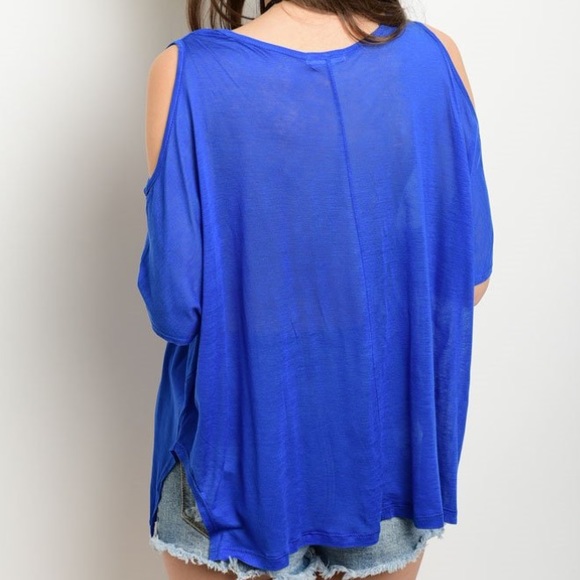 ๐SALE๐"You're just a phase" cold shoulder top - Picture 2 of 4
