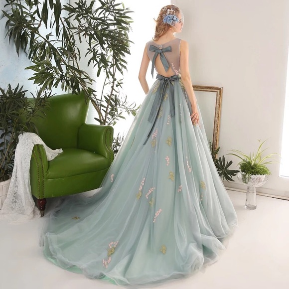 🎉Romantic backless gown - Picture 3 of 4