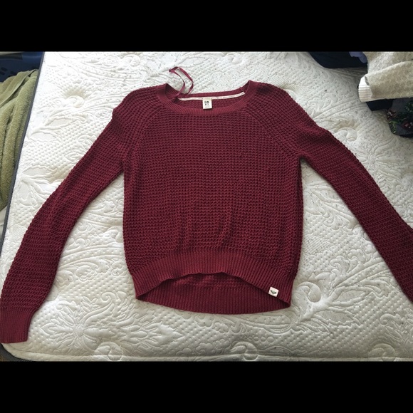 Mix between red and burgundy, Roxy sweater