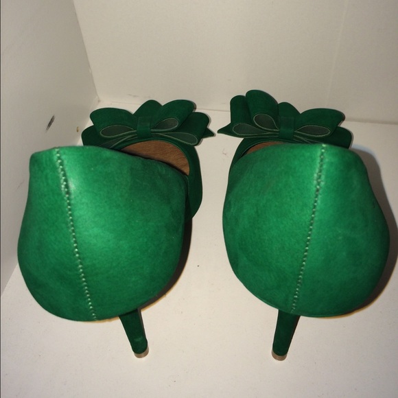 Green bow shoes