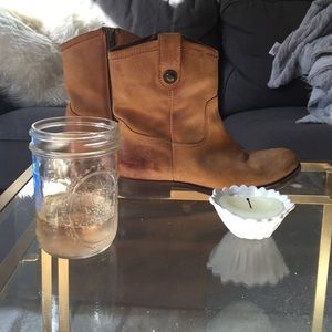 Frye Melissa Button Short booties suede tan