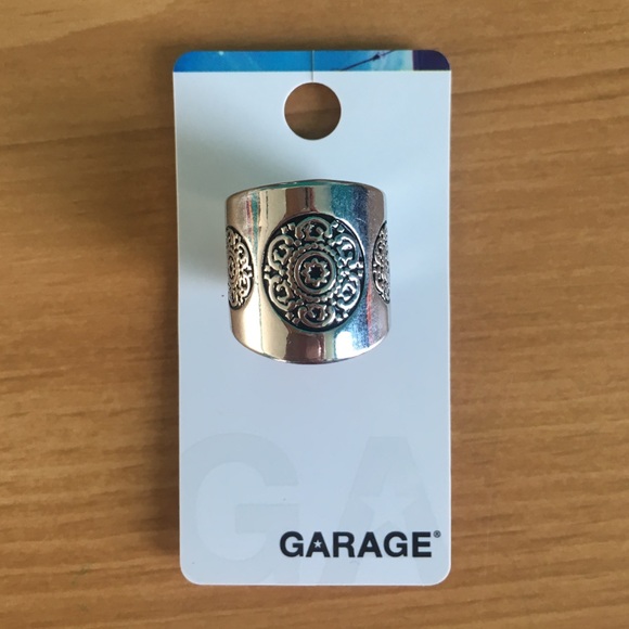 SOLD NWT Silver Etched Ring