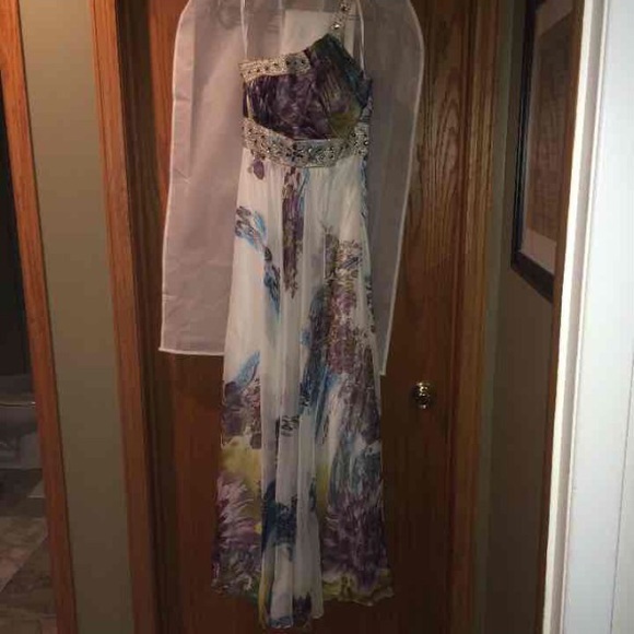 Long, one shoulder, Greek style prom dress - Picture 1 of 4