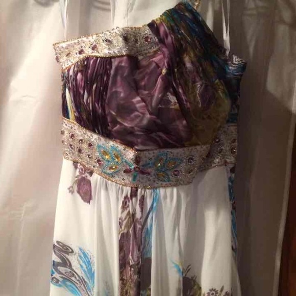 Long, one shoulder, Greek style prom dress - Picture 2 of 4