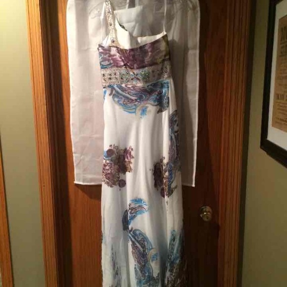 Long, one shoulder, Greek style prom dress - Picture 4 of 4
