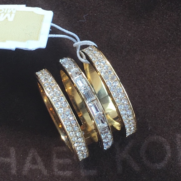 ❌SOLD❌ 🎉Host Pick🎉 ✨MICHAEL KORS ring✨ - Picture 4 of 4