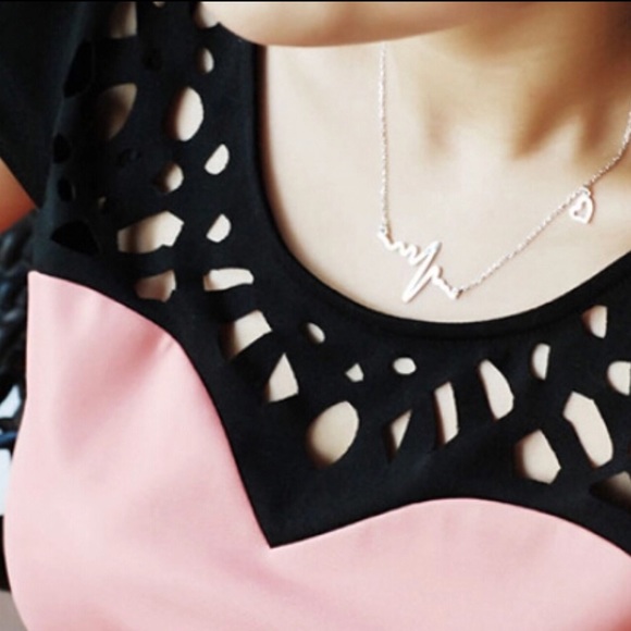 Heartbeat Necklace Gold or Silver Color - Picture 4 of 4