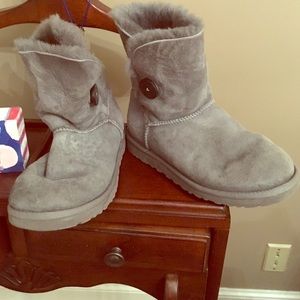 Sale! Ugg gray short boots, size 7