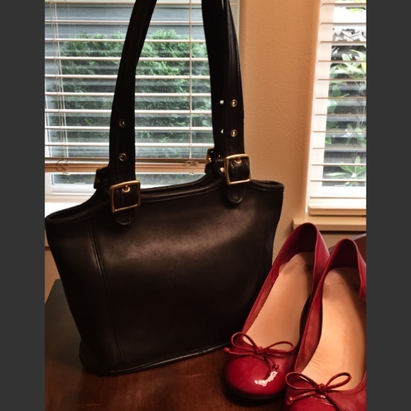 SALE! Coach Black Leather Handbag EUC