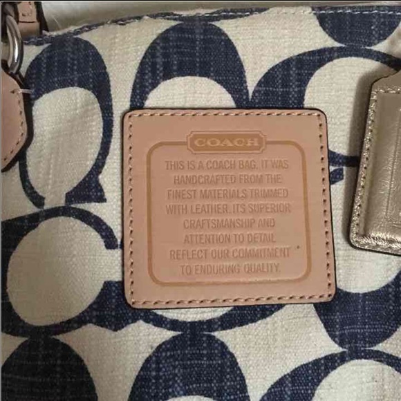 🎉🎉SOLD🎉🎉 on Ⓜ️100% Authentic Coach tote. - Picture 2 of 3