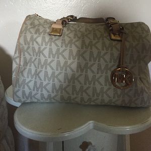 Authentic Michael Kors "Grayson logo" satchel