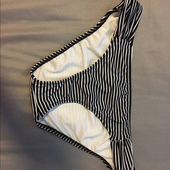 Knockout bikini bottoms