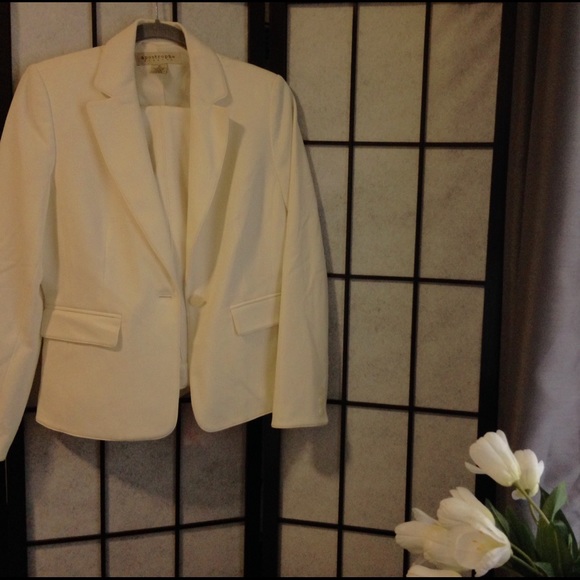 Apostrophe ivory cropped pant suit with jacket👌🏼