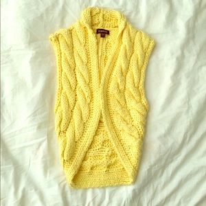 Bebe knit vest size XS