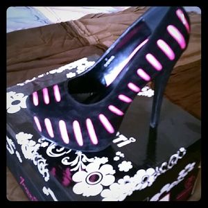 Black with Fusion Heels