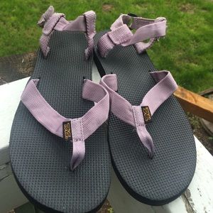 Size 9 Tevas