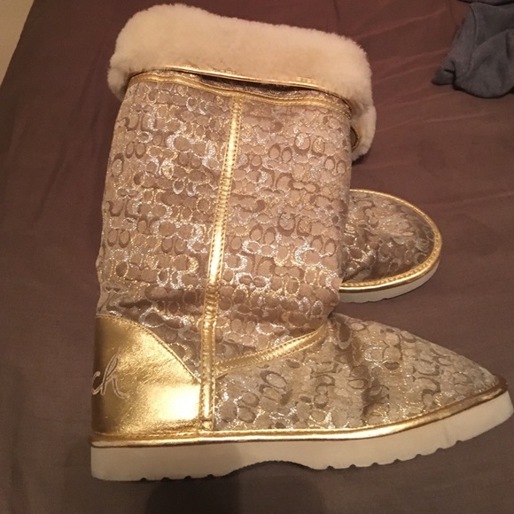 Couch snow boots.