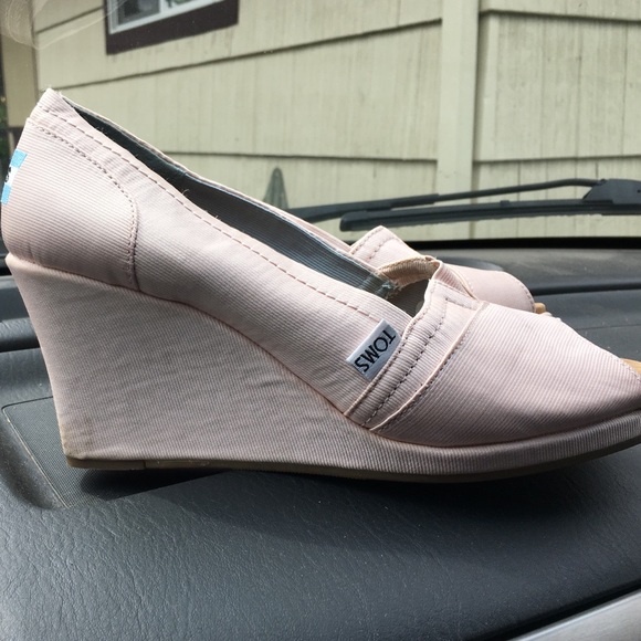 Toms wedges