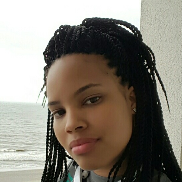 Meet your Posher, Adina - Picture 1 of 1