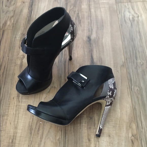 Michael Kors Black leather gray Python booties!