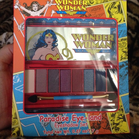 Wonder Woman eye shadow set 8 shades. DC comic. - Picture 1 of 4