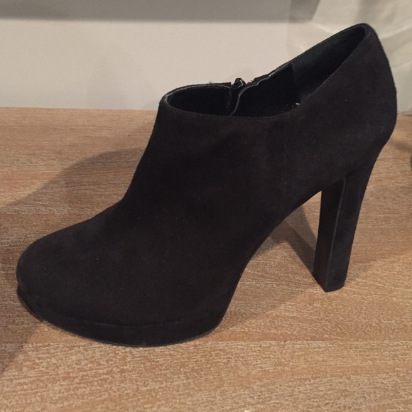 Gianni Bini Black Suede platform bootie EUC