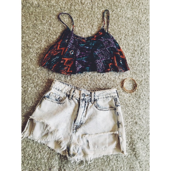 Flowing patterned crop top