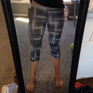 Nike workout capris