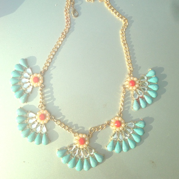Gorgeous statement necklace