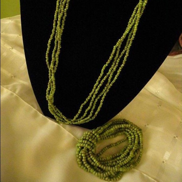 Set of seed bead necklace and bracelet