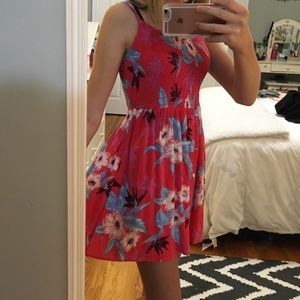 Adorable tropical print flowy AE dress 🌺👗