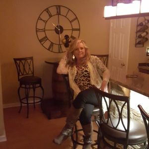 Meet your Posher, Sandi