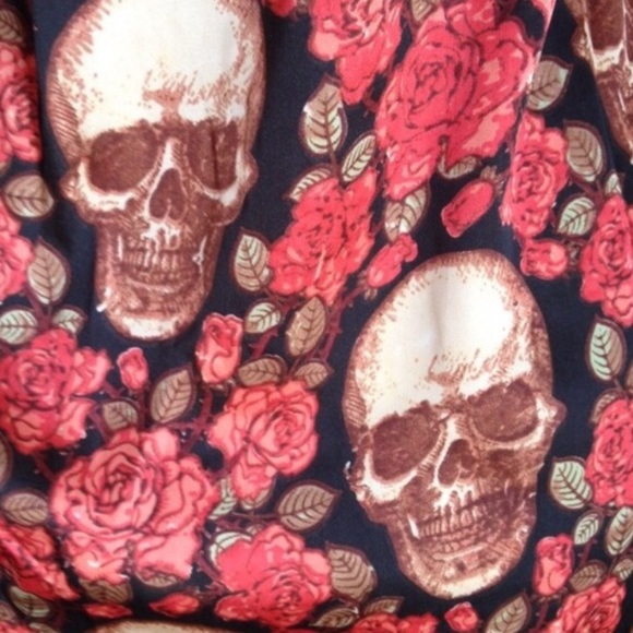 Skull & Roses Top - Picture 2 of 4
