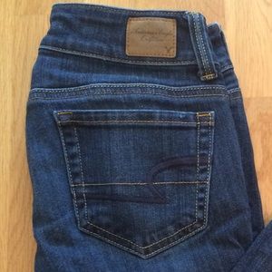 American Eagle Cropped Dark Wash Jeans Size: 00