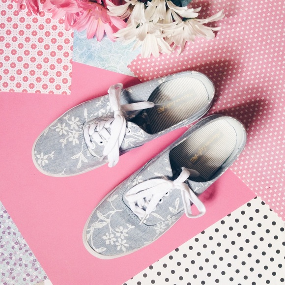 Women's baby blue converse sneakers - Picture 2 of 6