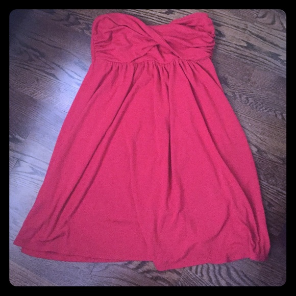 🎉SOLD🎉Red strapless summer dress.