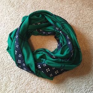 Infinity scarf. Abercrombie.