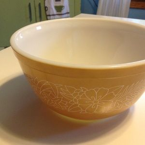 Pyrex 402 Woodland Tan Flowers