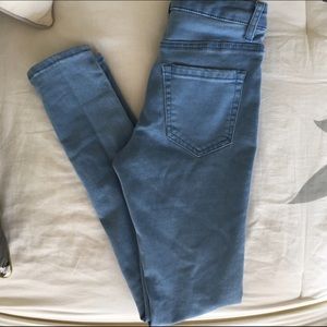 FOREVER 21 LIGHT MID-RISE DENIM JEANS