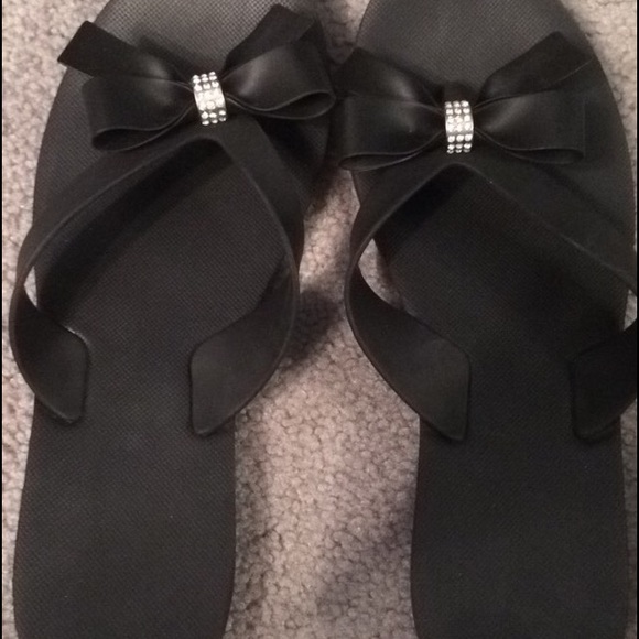 Black bow flip flops